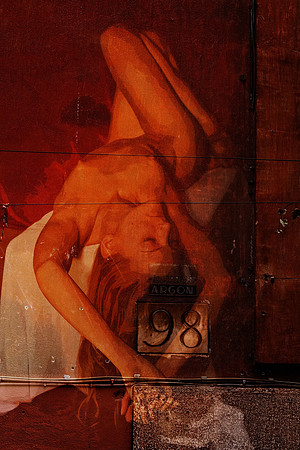 9B4X7529_Sharp